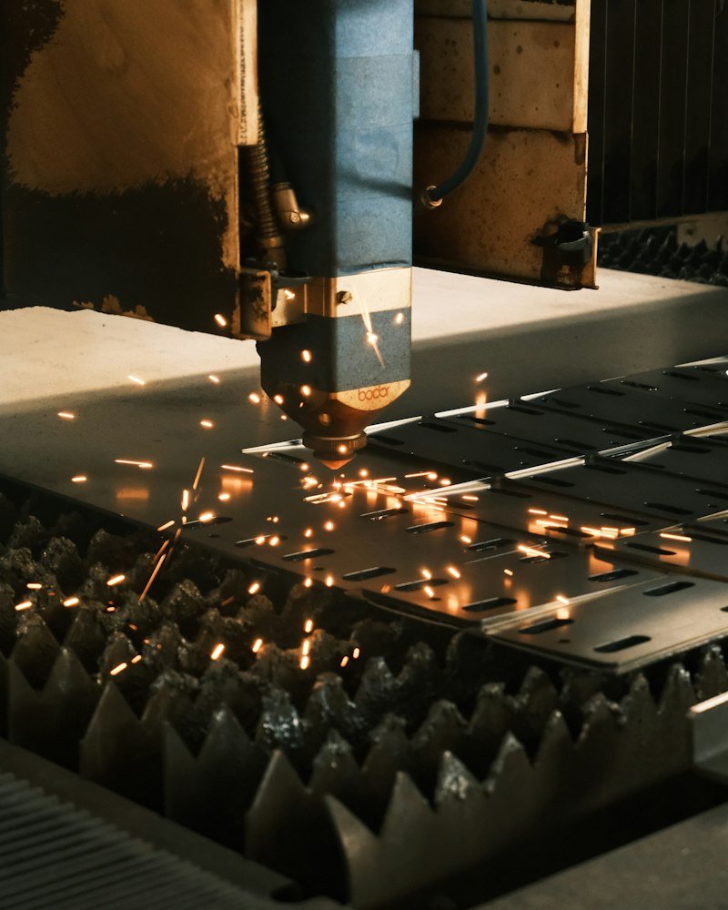Metal cutting with sparks